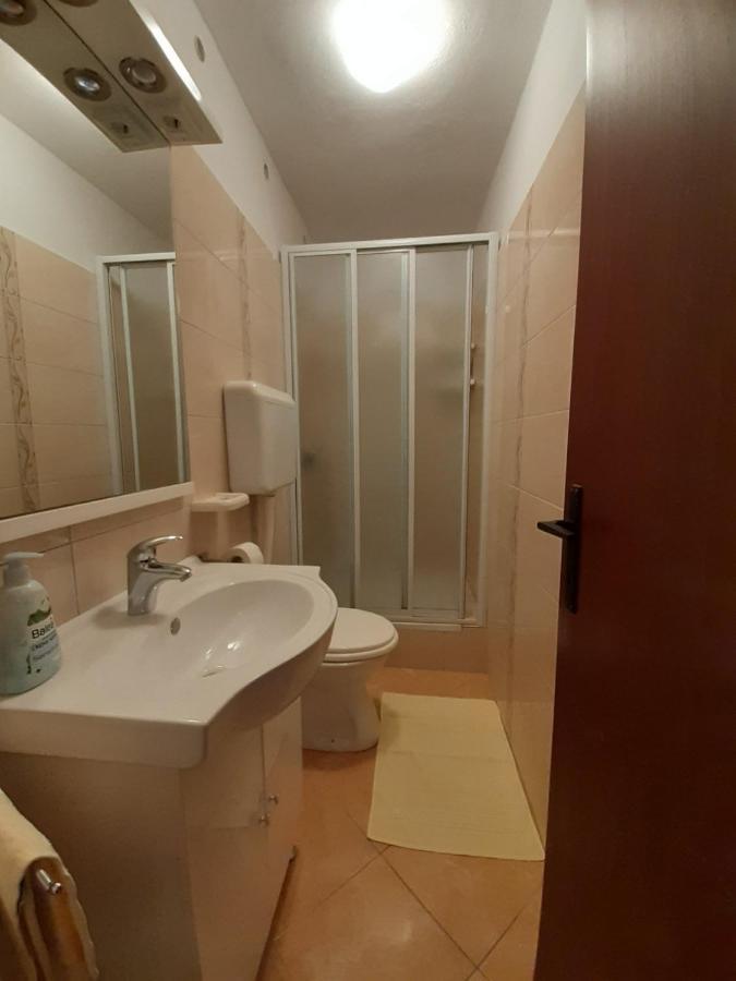 Apartment Spanjol Anka Rab Town Exterior photo